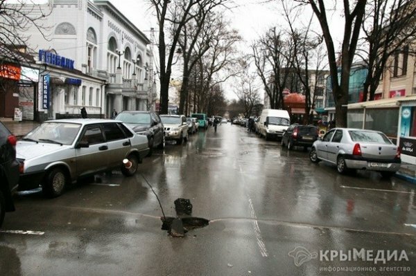 В центре Симферополя из-за обвалившегося участка дороги перекроют движение